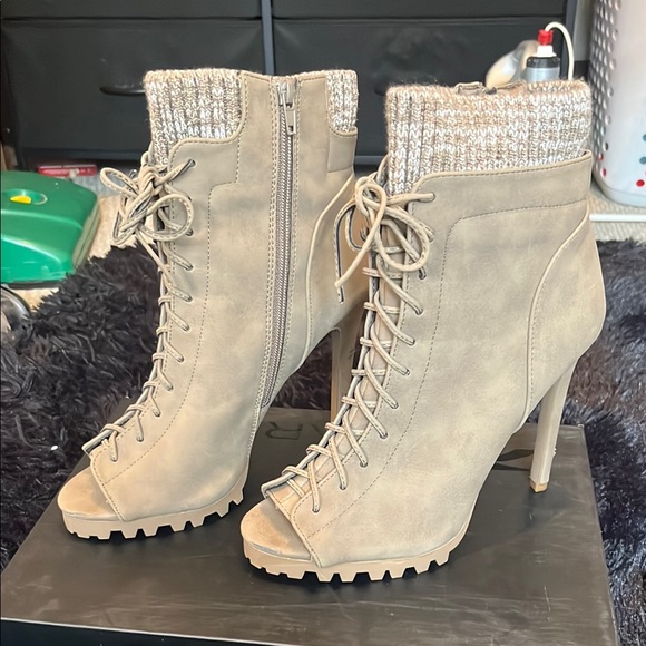 Shoe Dazzle Tan Heeled Boots with Rugged Design - Picture 3 of 4